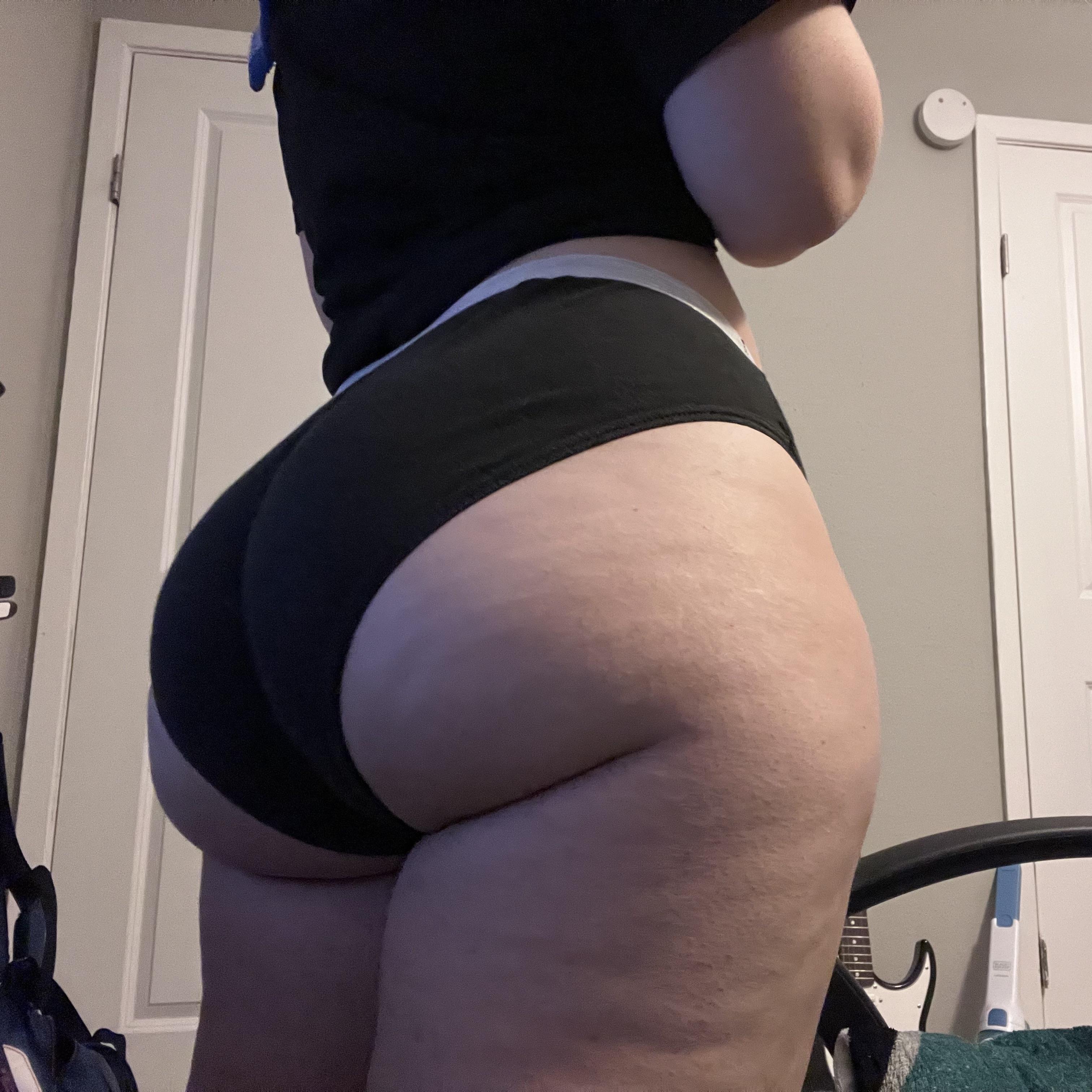 PAWG I brought you a snack