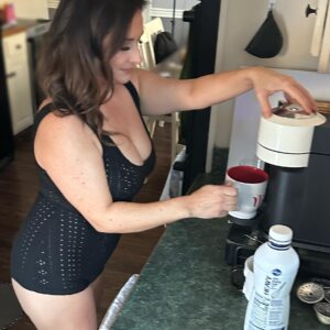 Thick White Milf (45F)