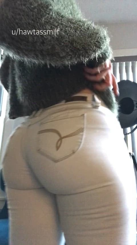 PAWG I like stuffing my ass in jeans when running