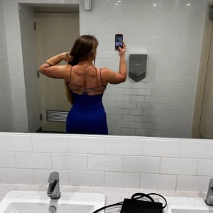 PaleThickness aka CurvyMuscleMommy Nude 16