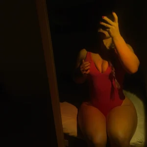 PaleThickness aka CurvyMuscleMommy Nude 17
