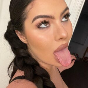 I want someone to send selfies too [27F]