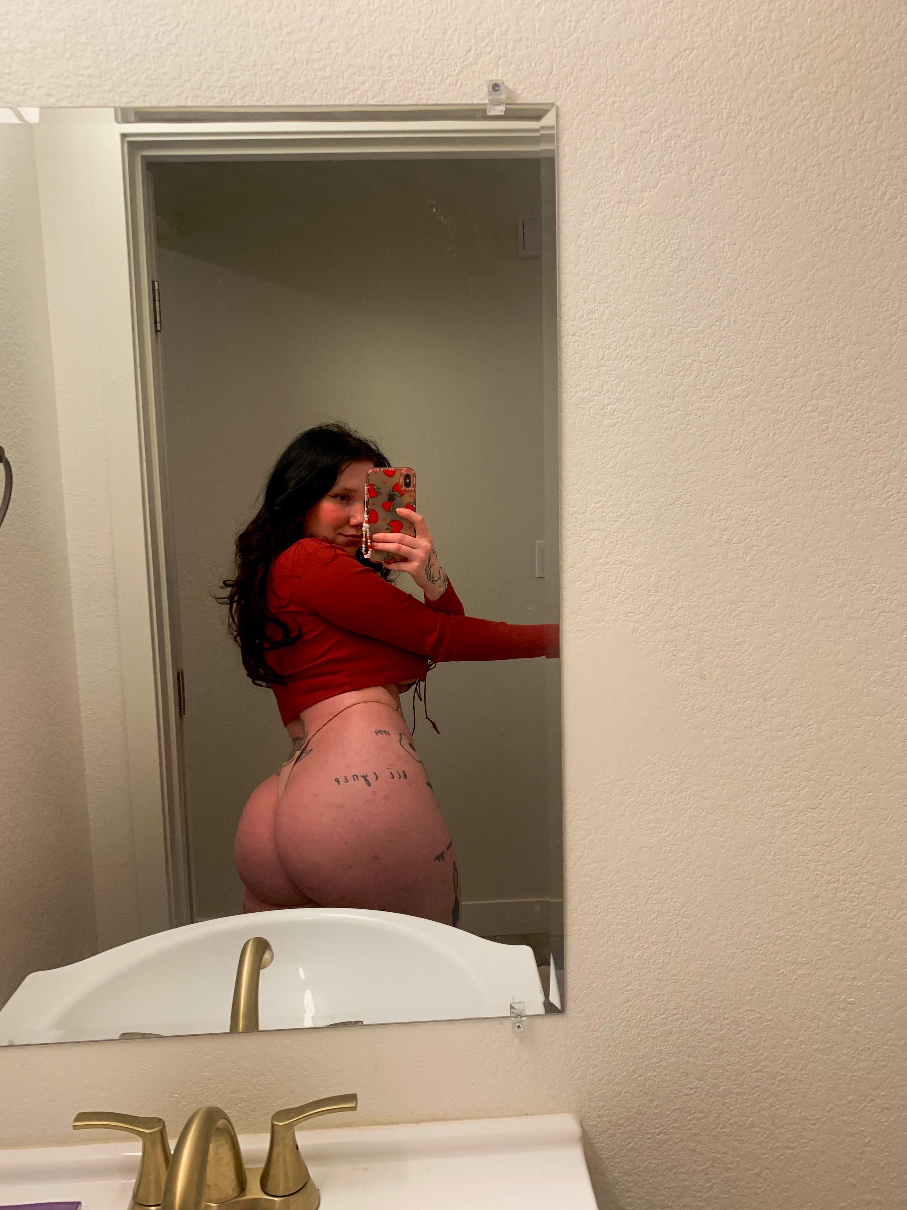 PAWG is it spanking material