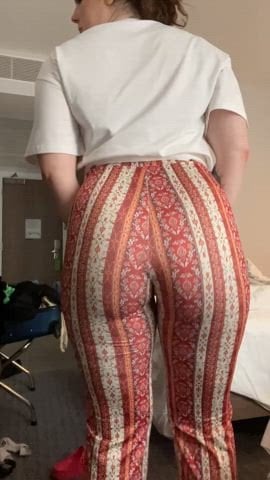 Nothing better like ass in flare pants but even better