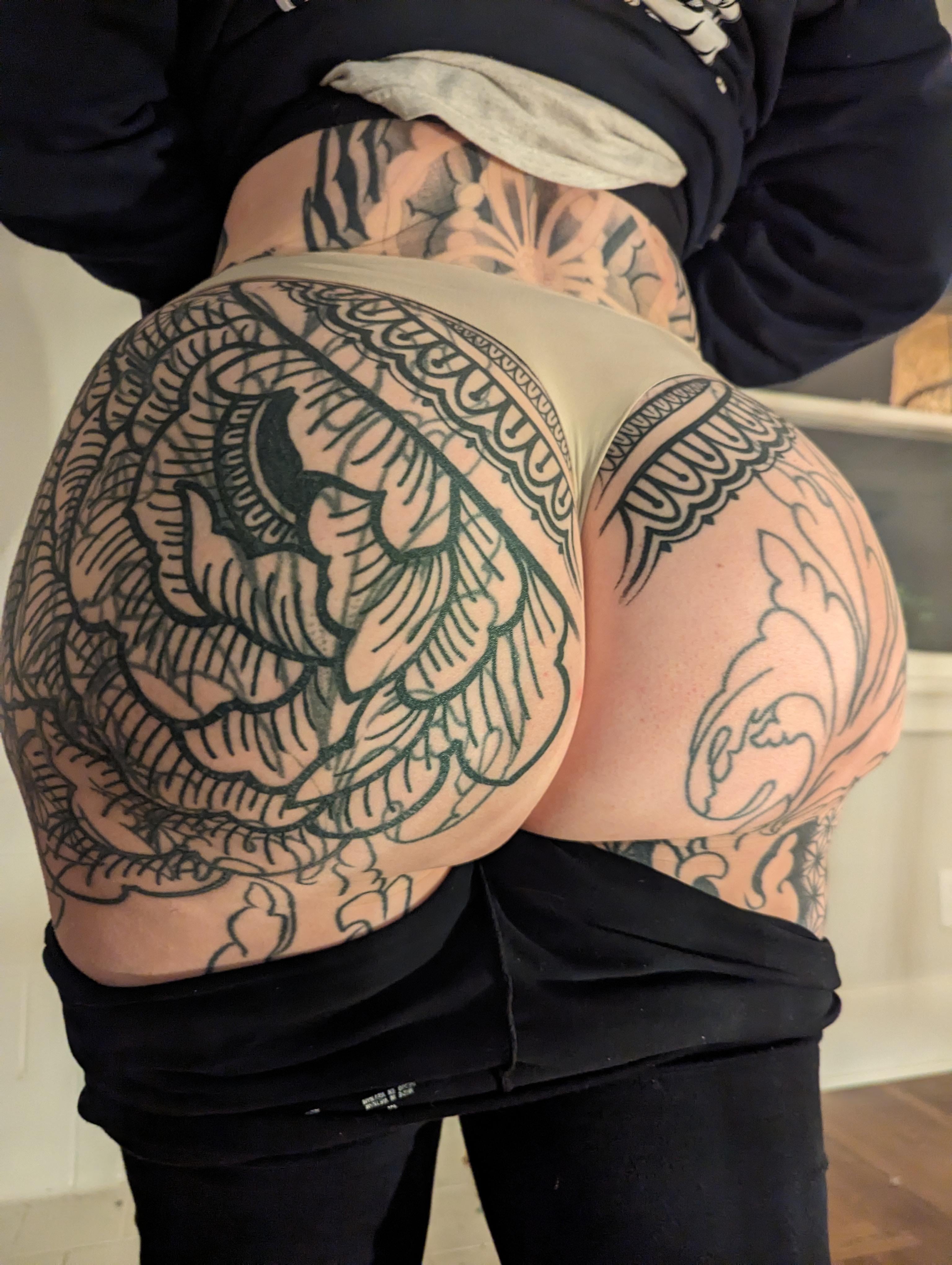 PAWG Behind the pants a butt story