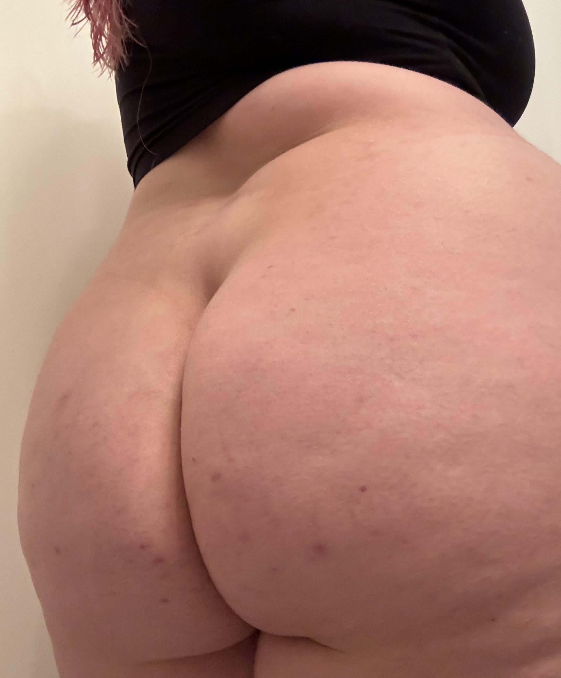 PAWG My freshly showered bare ass ready for you to