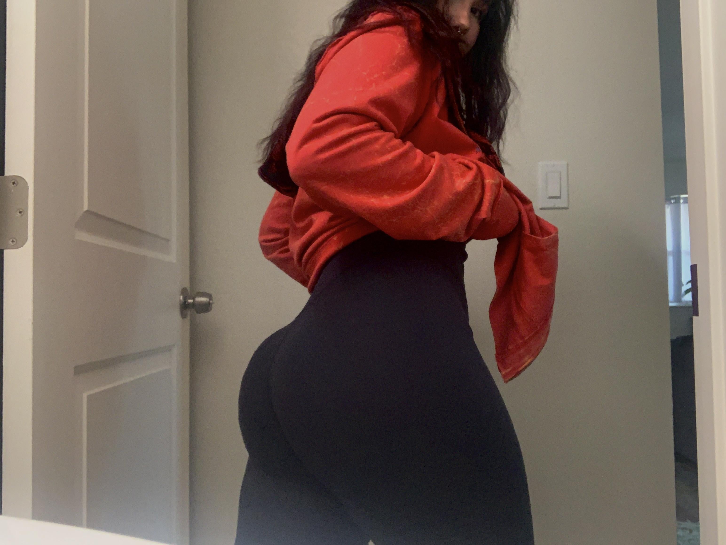 PAWG what do you think of my yoga booty
