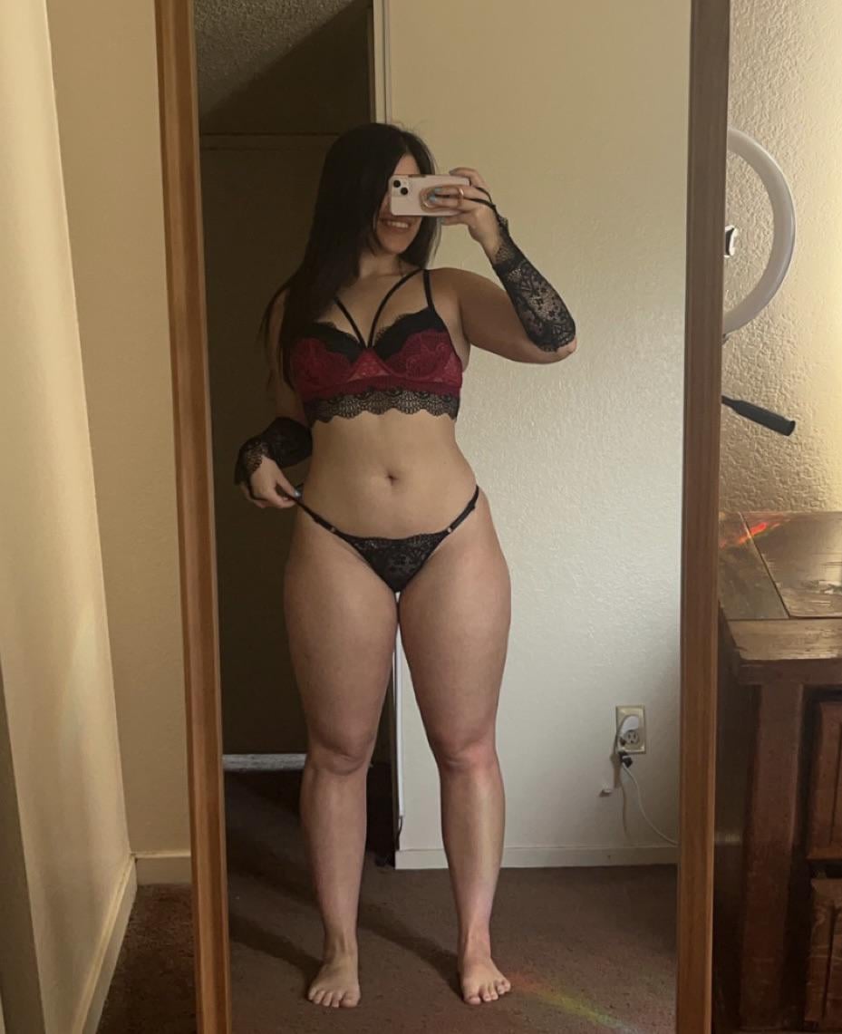 Thicker A curvy 52 Latina with thick legs