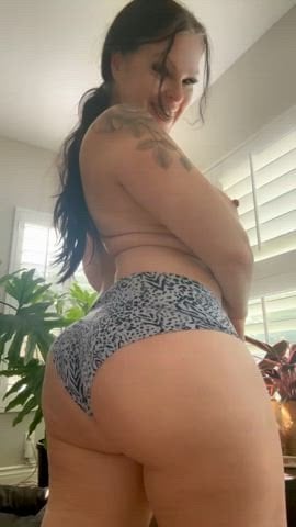 PAWG So much PAWG id let you bring a friend