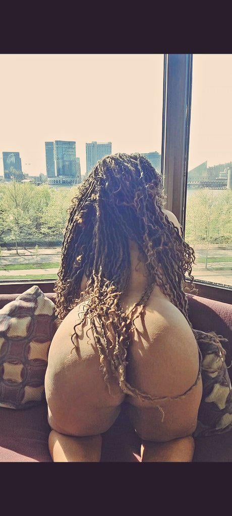 Thicker Take me in front of the window