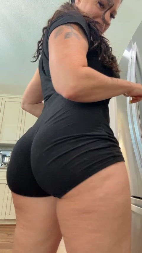 PAWG FWB and the benefit is… you can cum IN