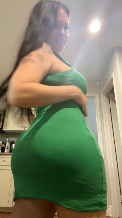 PAWG Found my sons college buddy looking for a midnight