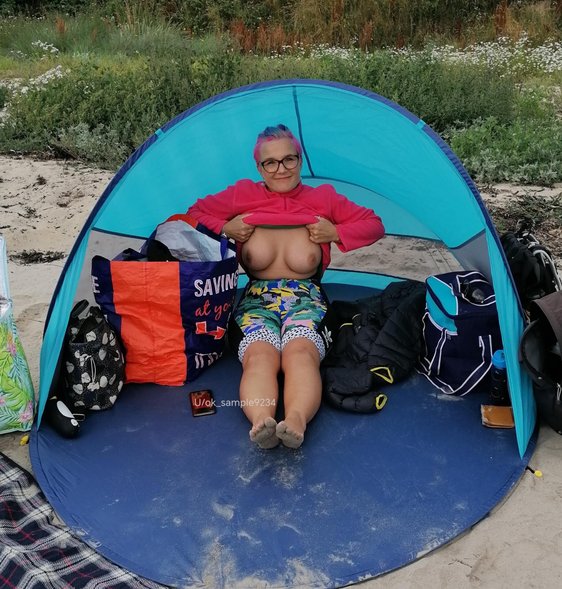 Thicker Sneaky flash at a busy beach