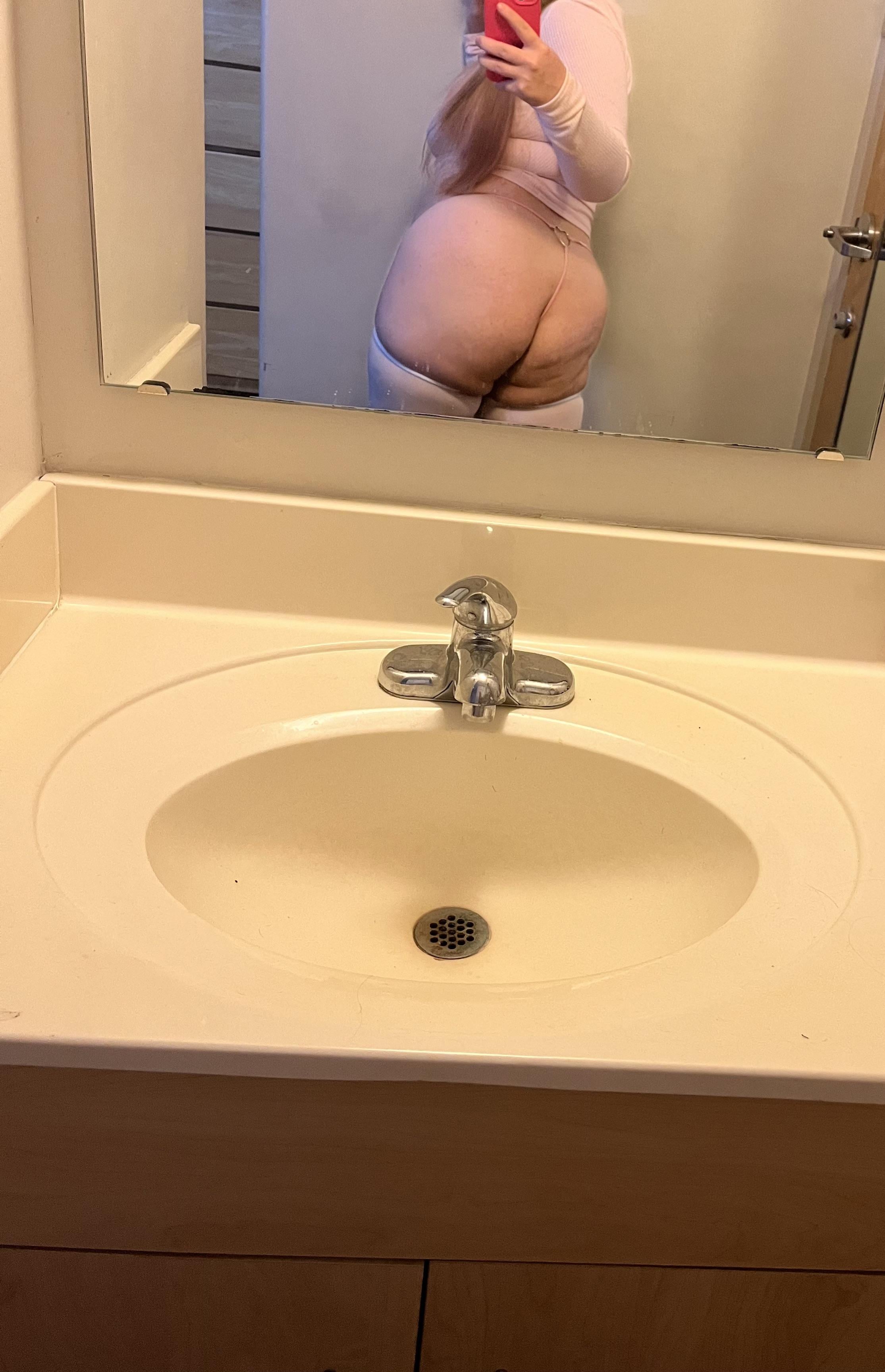 Thicker Booty pics in the mirror