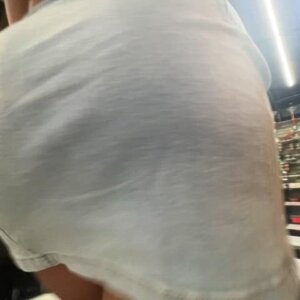 Small skirt, big ass