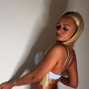 Do you think that a girl like me could make you hard