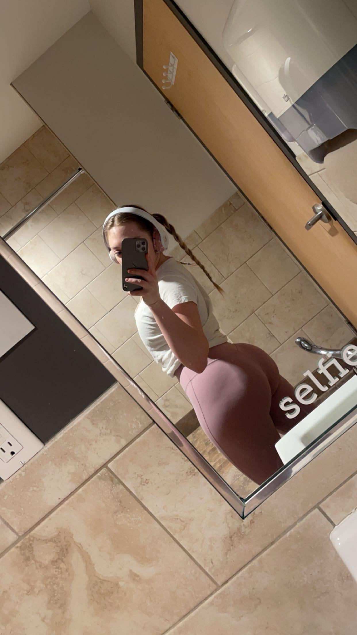PAWG Would you fuck my sweaty ass after the gym