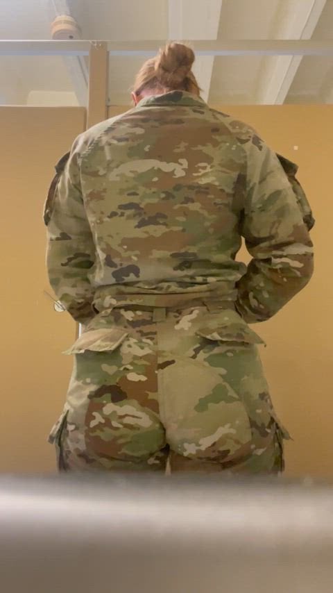 Thick ass white girl in the Army Happy Veterans Day