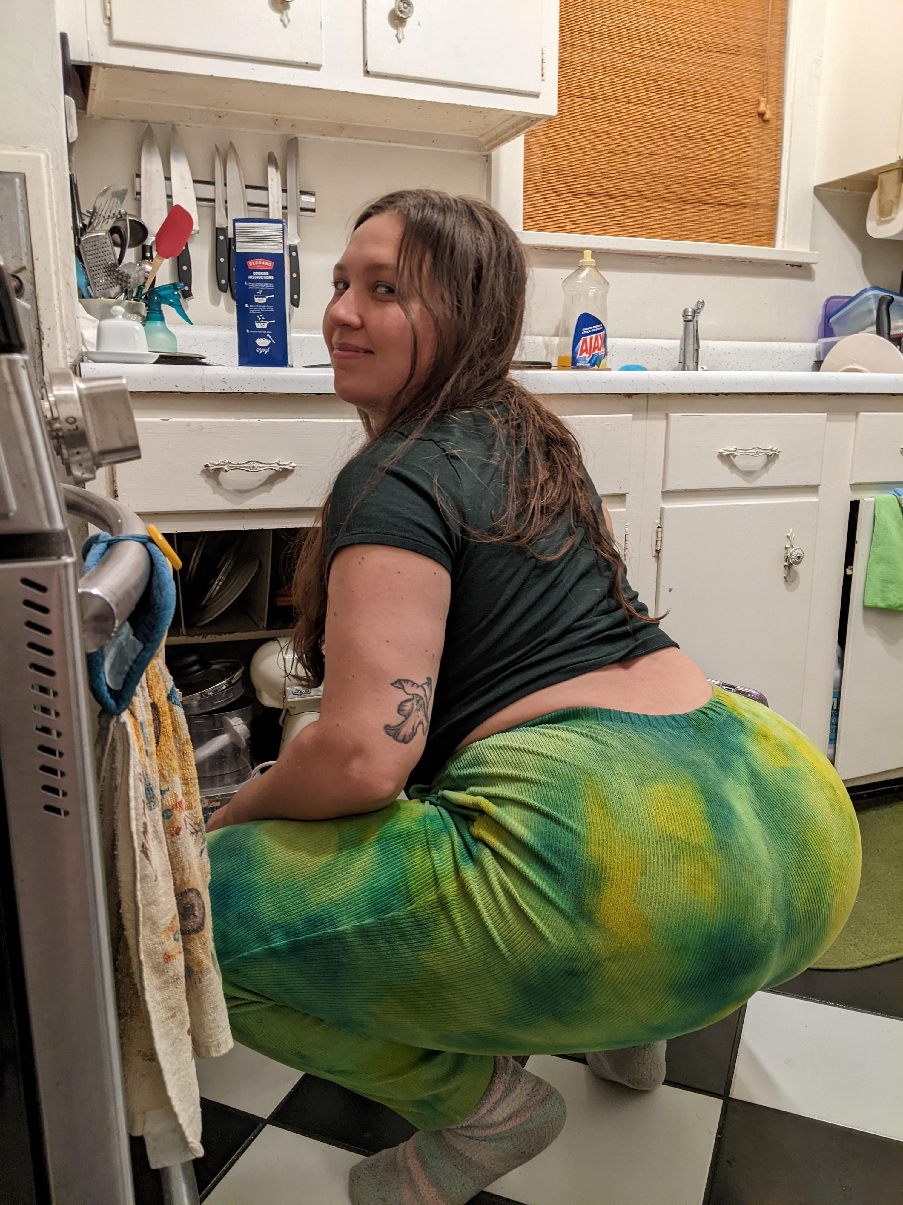 Hope I dont crush you under this big booty