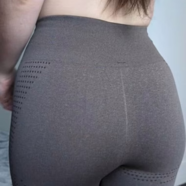My butt looks tiny until you let it loose