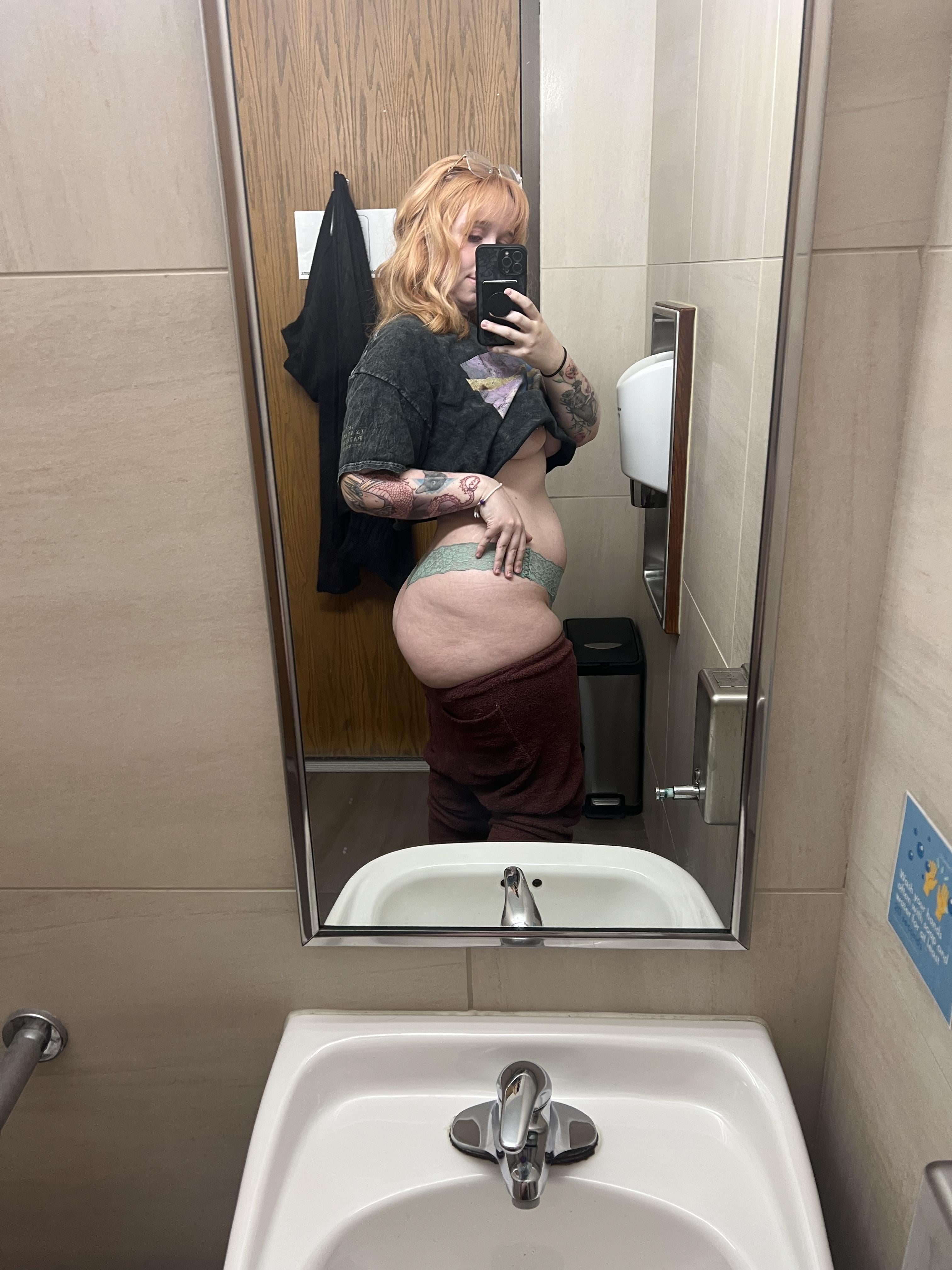 PAWG Just a little peek at work