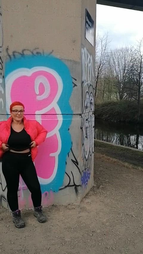 Thicker Canal flash xx 42 UK 5ft tall cougar