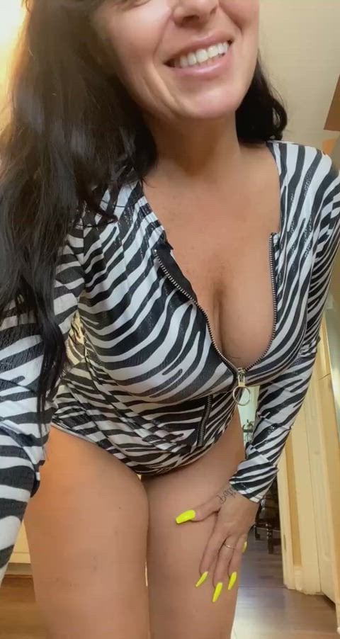 PAWG Lets role play… you be a lion and eat