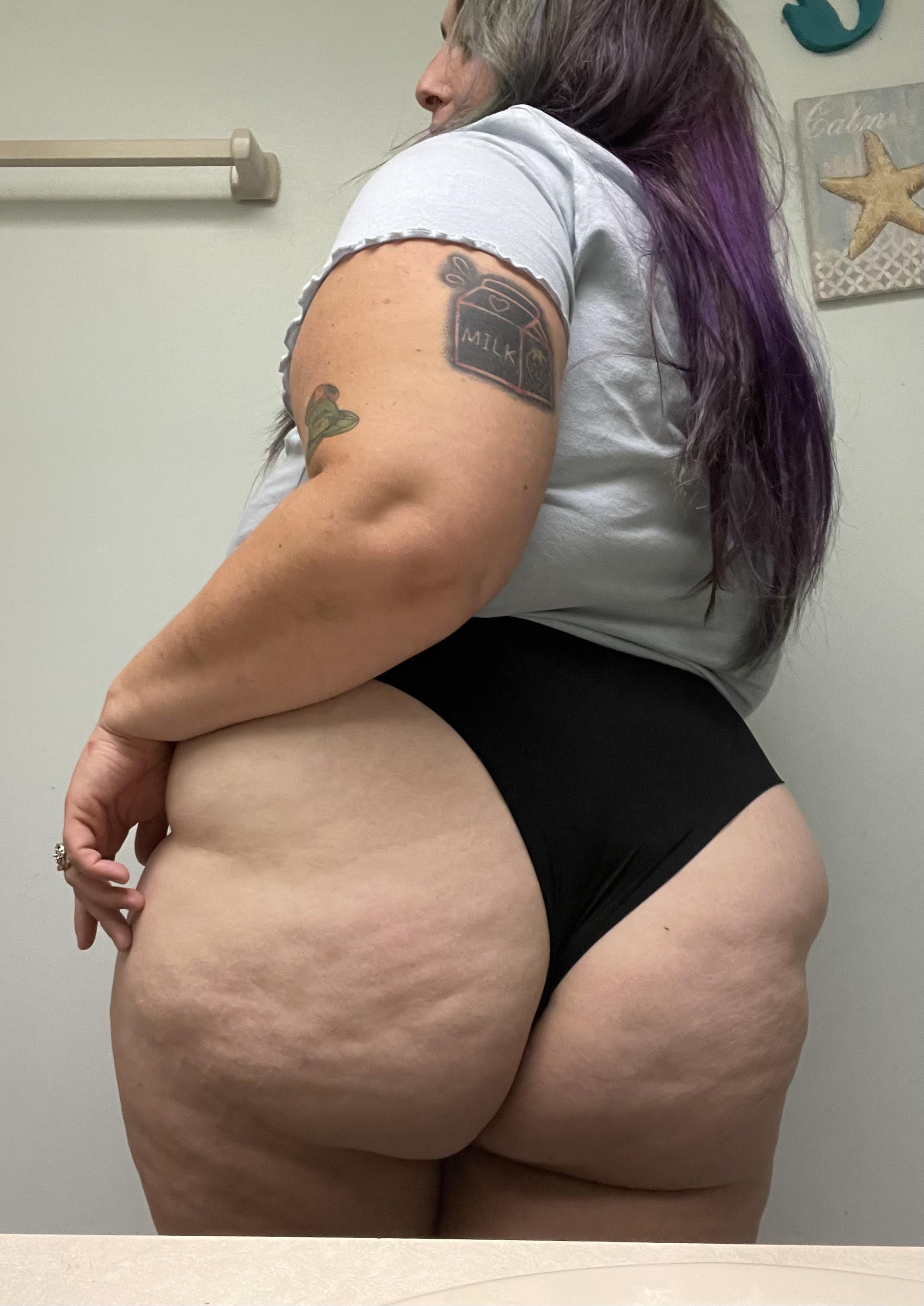 Need a face to smother with this thicc ass