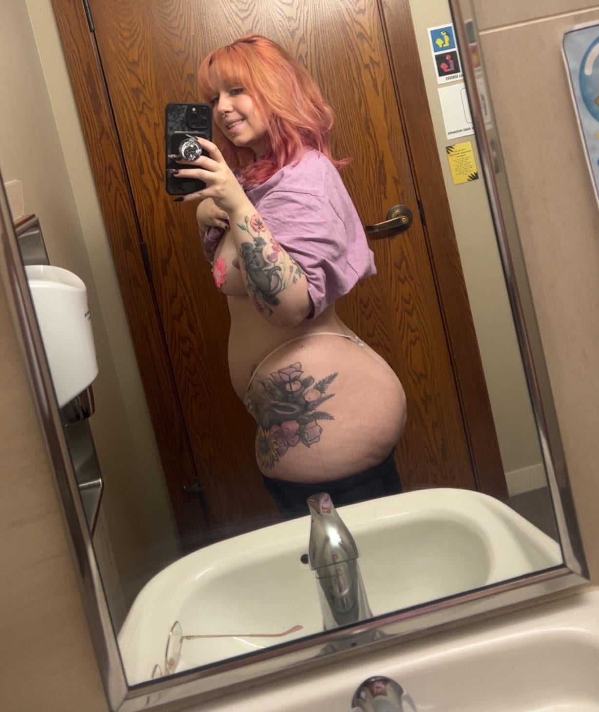 PAWG My specialty is work nudes