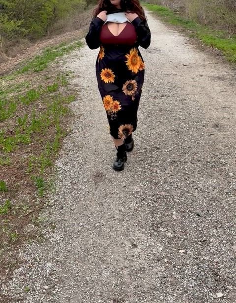 Thick white girl flashes Thick White Girls