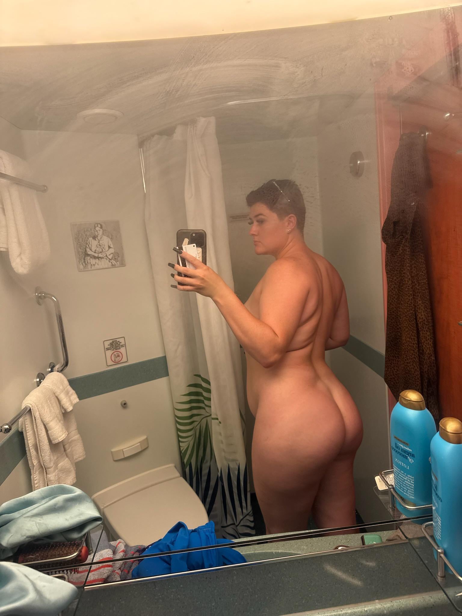 Whos up rn Thick White Girls