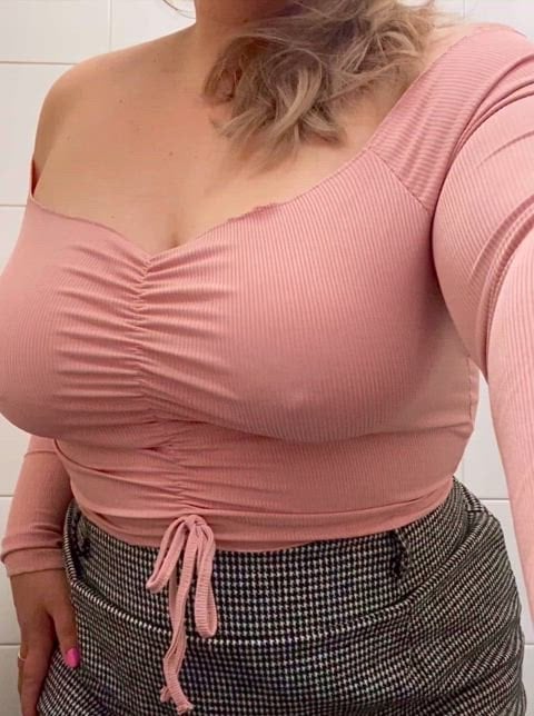 It might be obvious that Im braless at the office