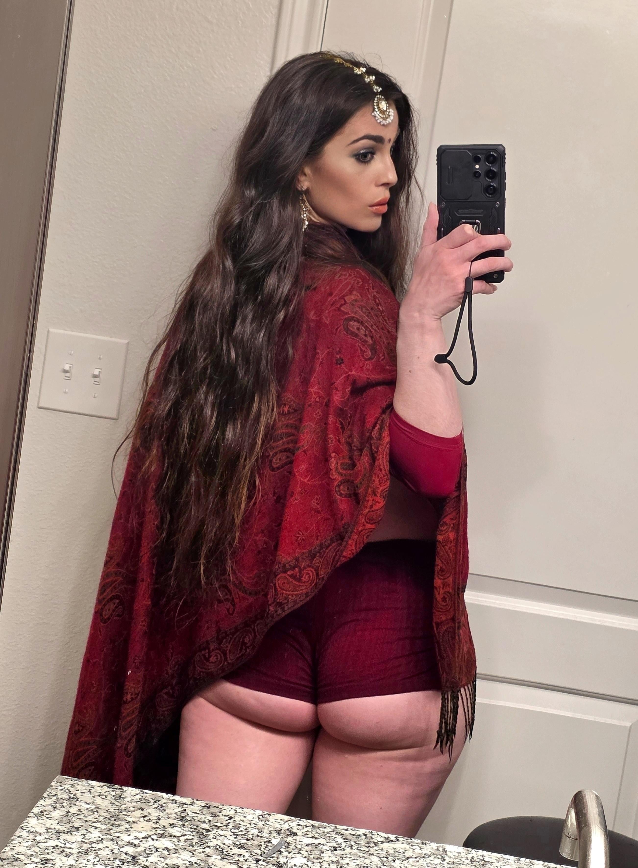 My saree couldnt cover all of my centuar body