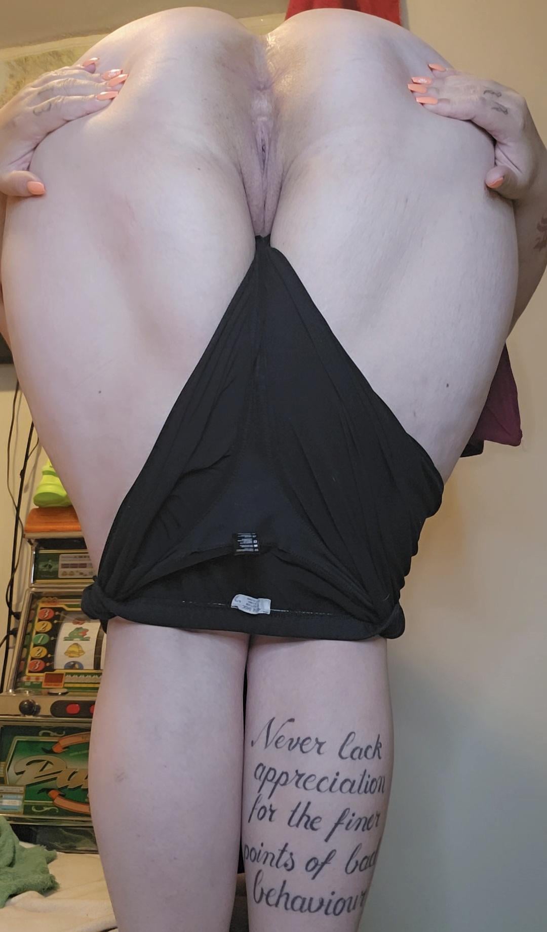 Thick White girl booty spread Thick White Girls