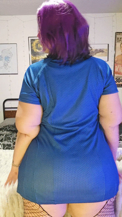 Curvy, nerdy, and o-so-needy