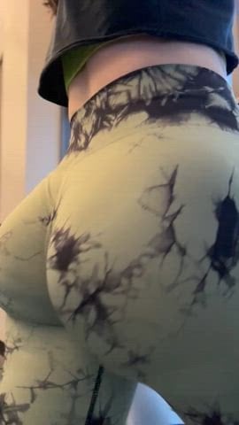 PAWG Strutting my ass on the treadmill and motivating the