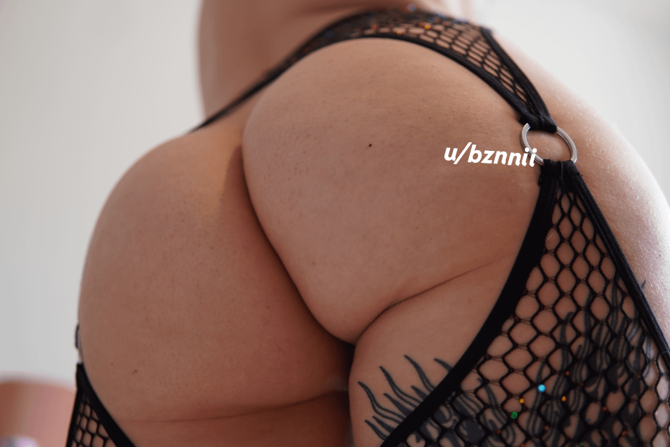 PAWG Swipe to bend my fat ass over