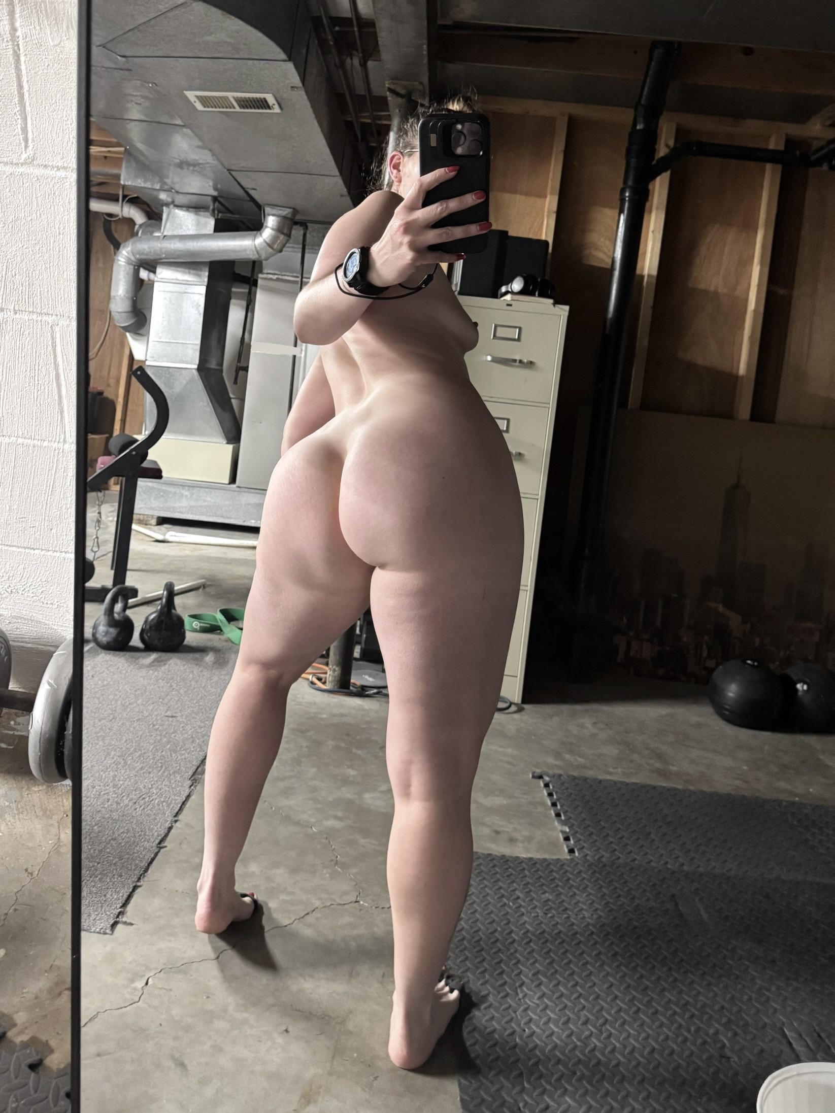 PAWG i love early morning workouts think you could be