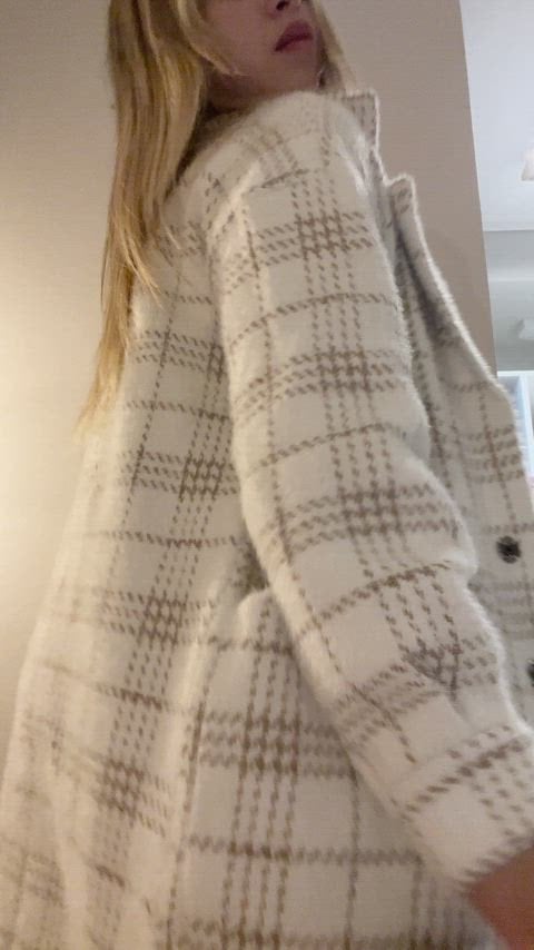 PAWG revealing whats underneath