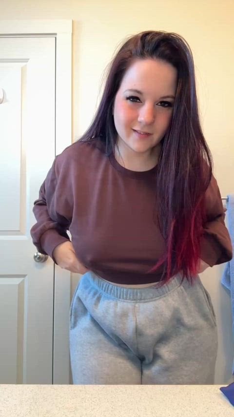 Thicker Curvy mom who loves showing her body to strangers