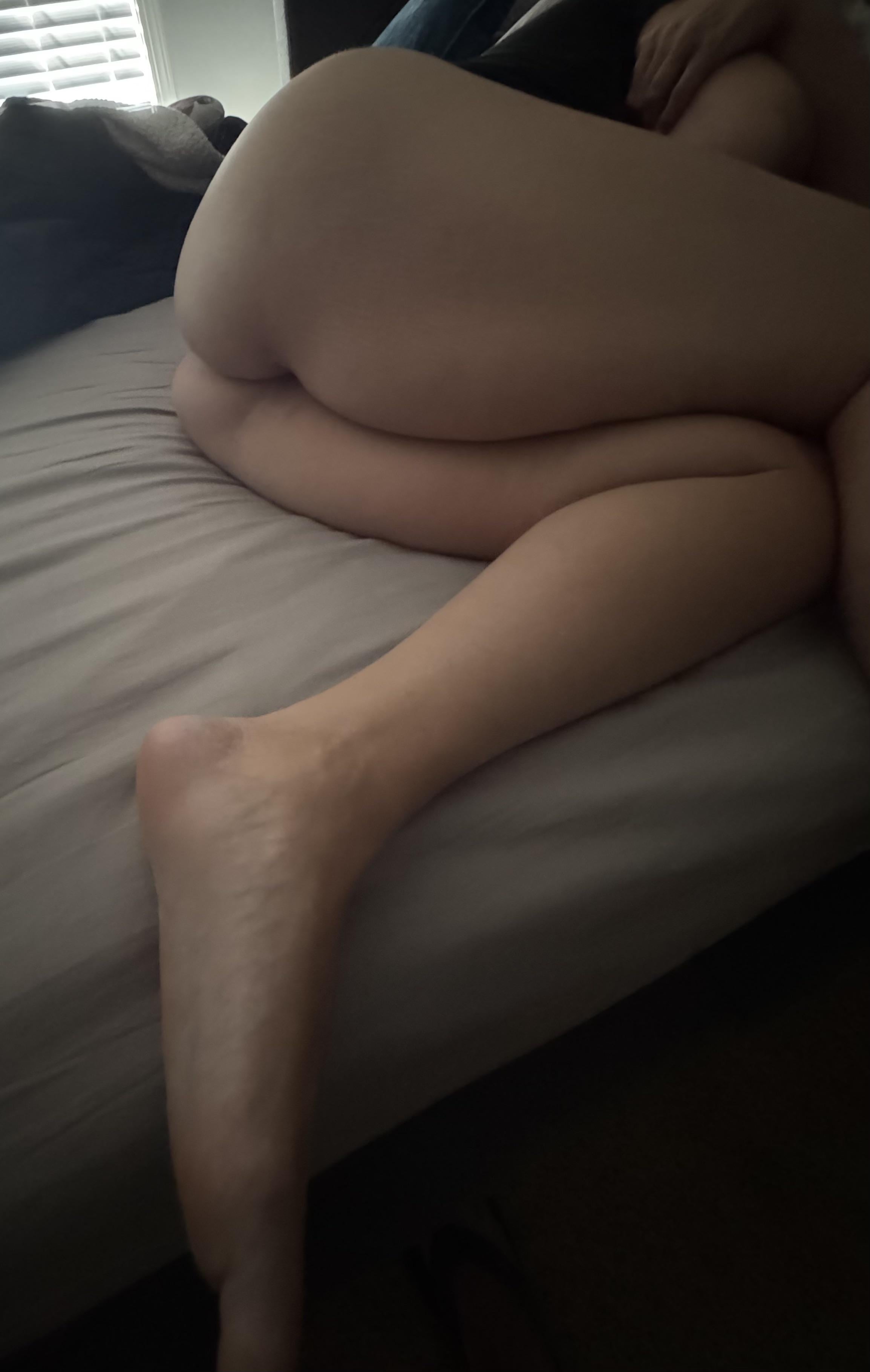 Thicker Thick booty thick thighs and long beautiful feet