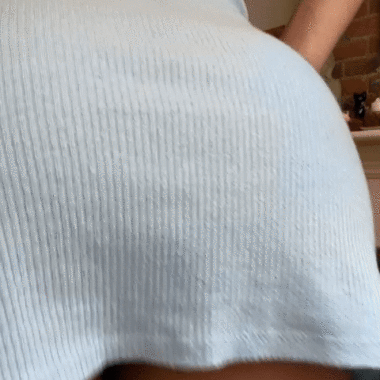 a tight skirt cant hide my thick ass