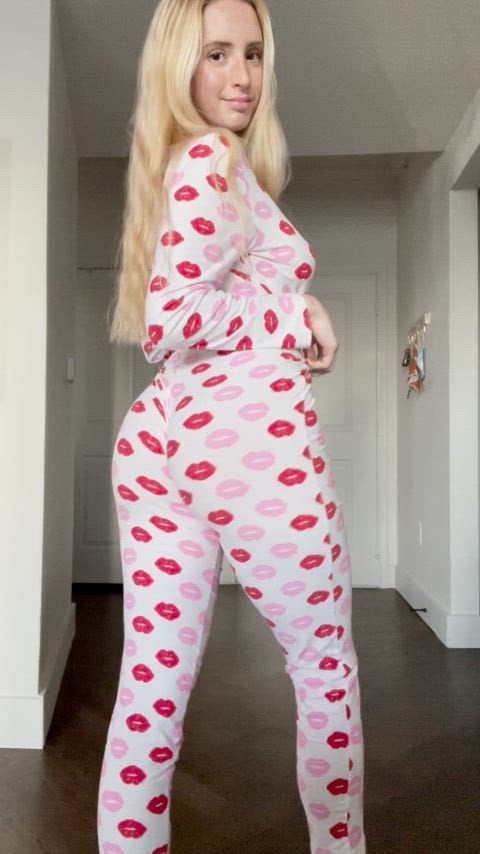 My ass shake brings all the boys to the yard