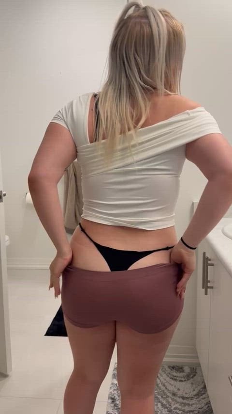 PAWG Gave my sweet ass a wedgie