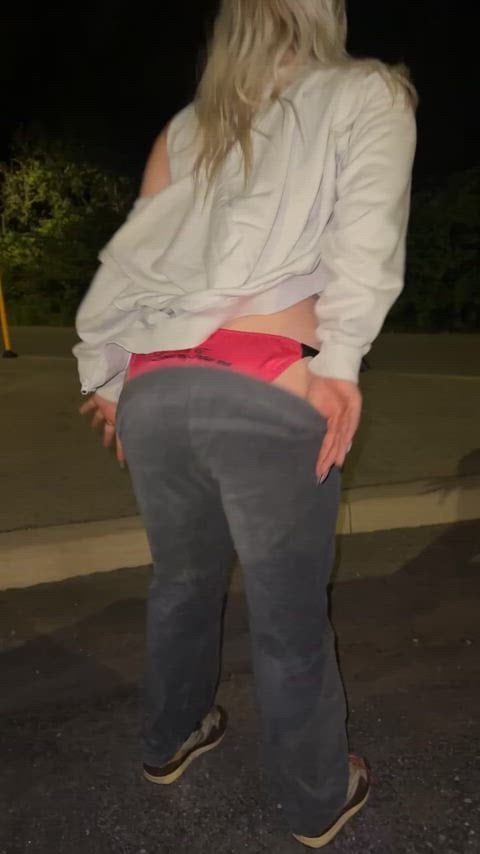 PAWG Public pawg wedgie with my friends