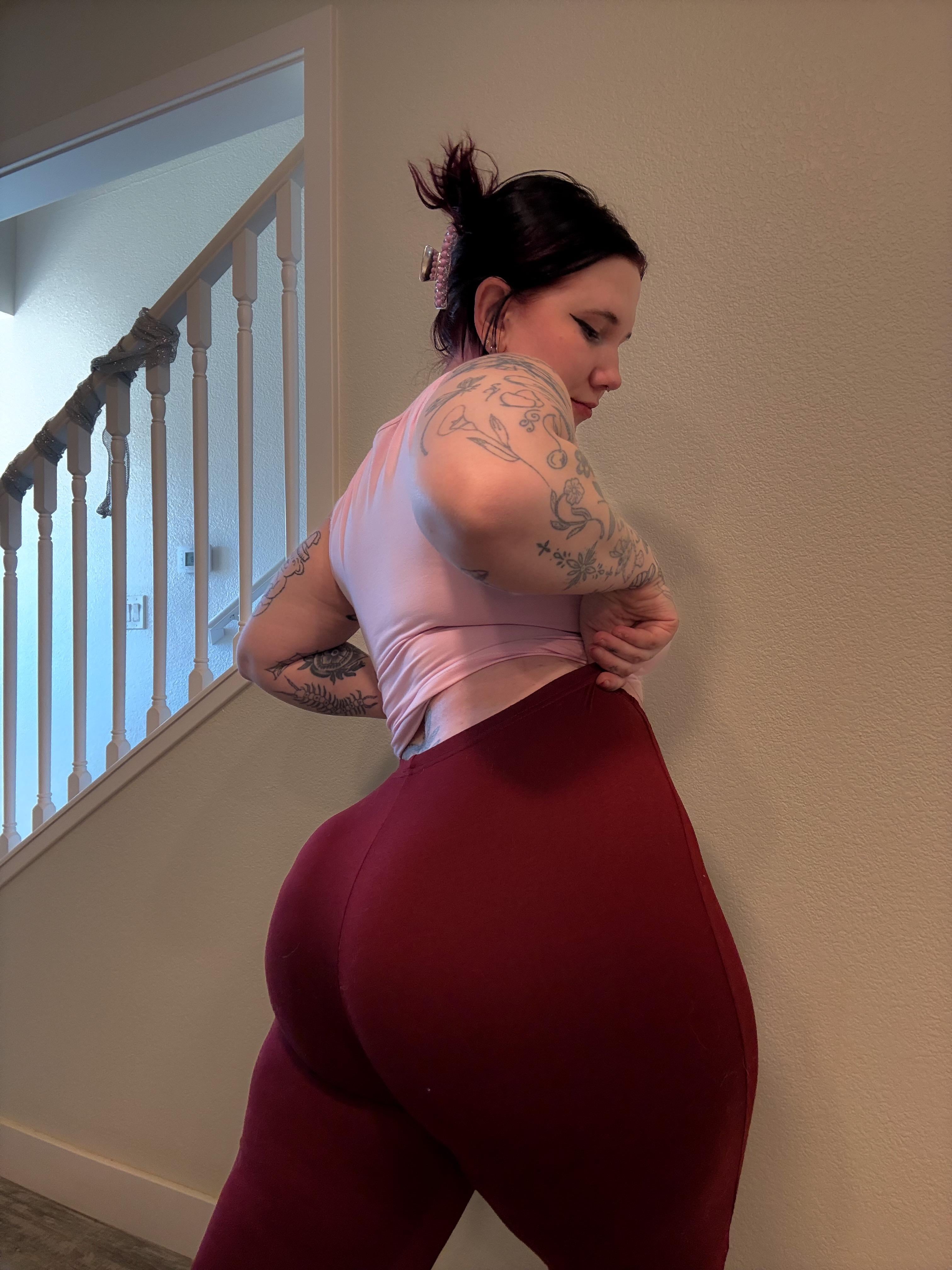 PAWG my biggest fear is my leggings splitting down the