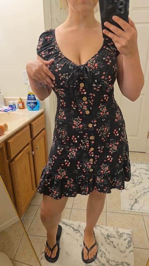 Thicker I love showing off my titties