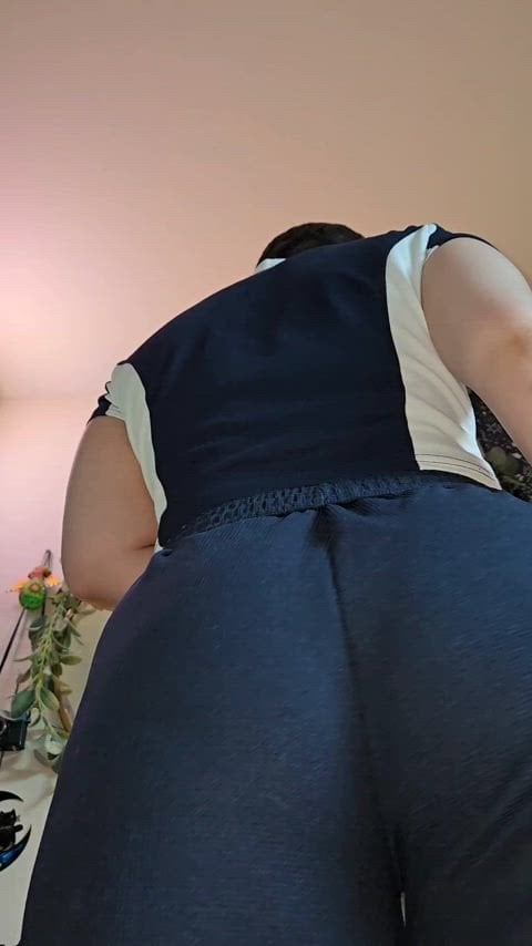 Thicker Looking for someone to help me with my squats