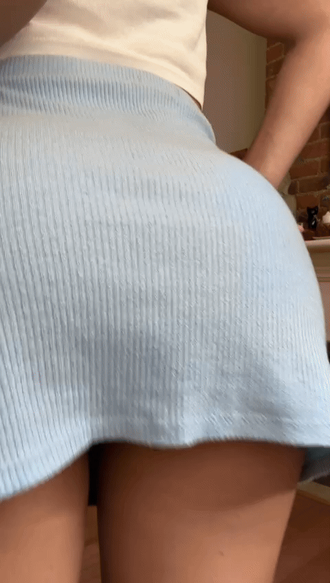 a tight skirt cant hide my thick ass Thick