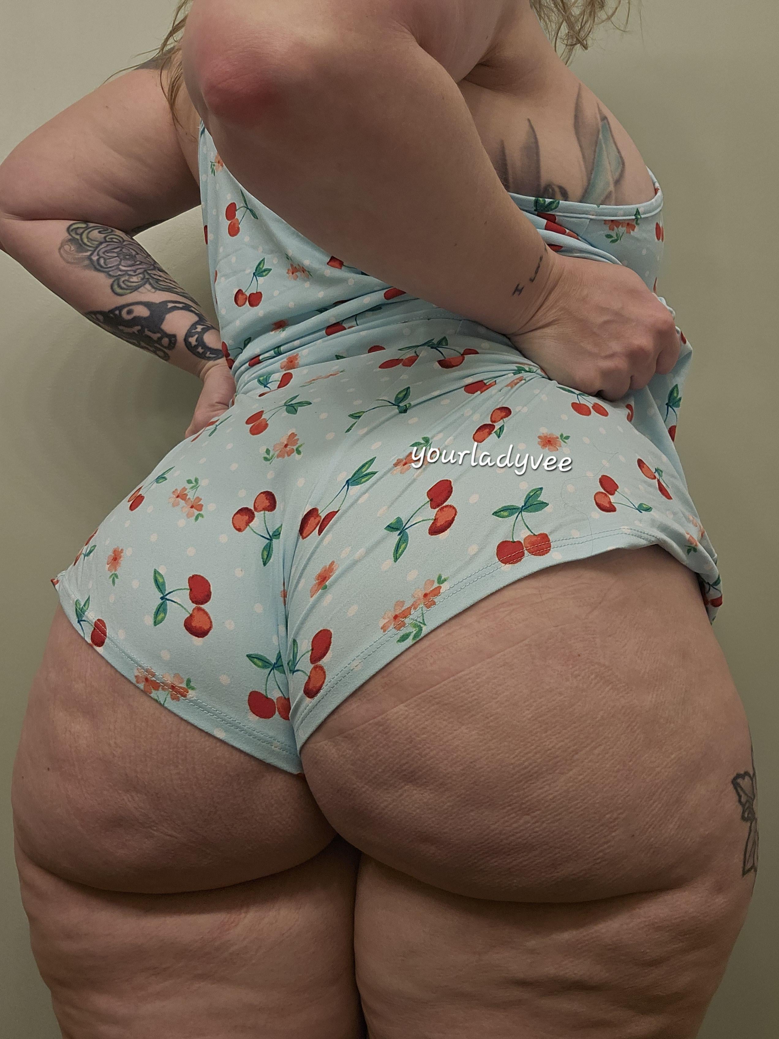 Blonde hair Blue eyes juicy ass and huge tits a